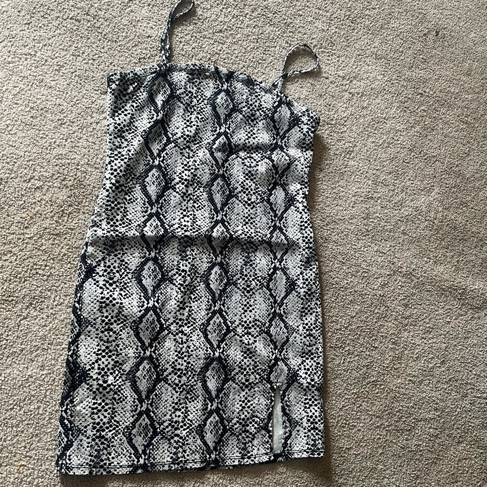 Body con. Snake skin print dress